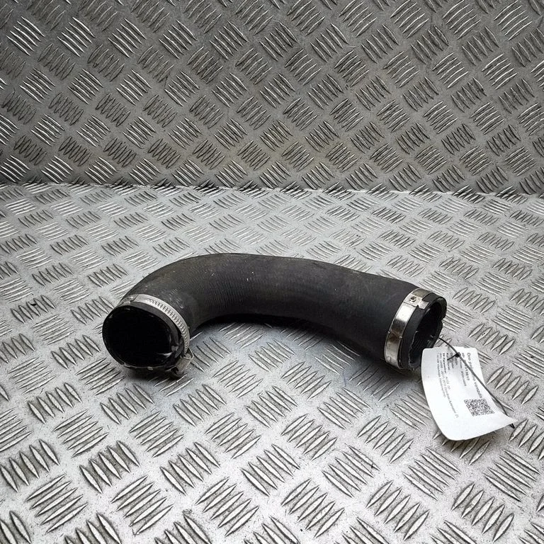 Vahejahuti voolik (-ud)/ toru (-d) 8R0145709H