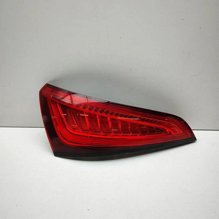 Lampa tylna w błotniku – Audi Q5 SQ5 8R (2008-2017)