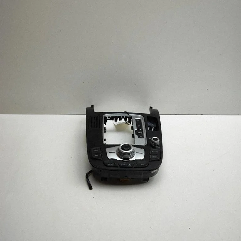 Käigukangi ümbrise viimistlus (plastik) 8T0919611K