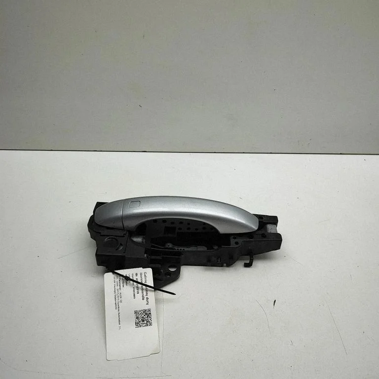 Tagaukse välimine käepide 8T0837886B