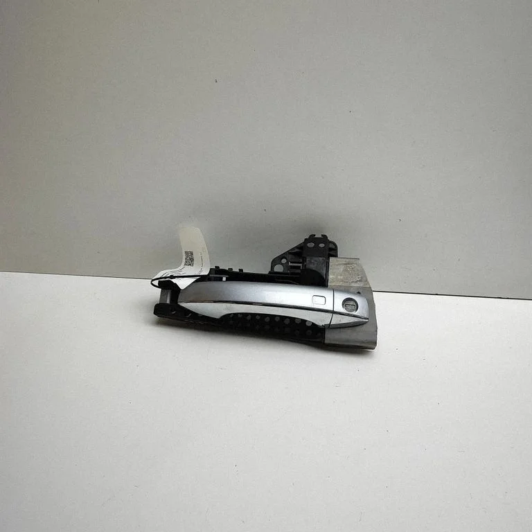 Esiukse välimine käepide 8R0837208