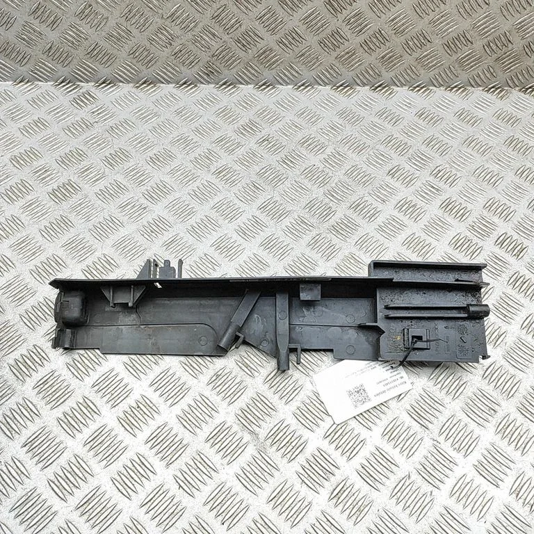 Radiatoru paneļa kronšteins 63170921