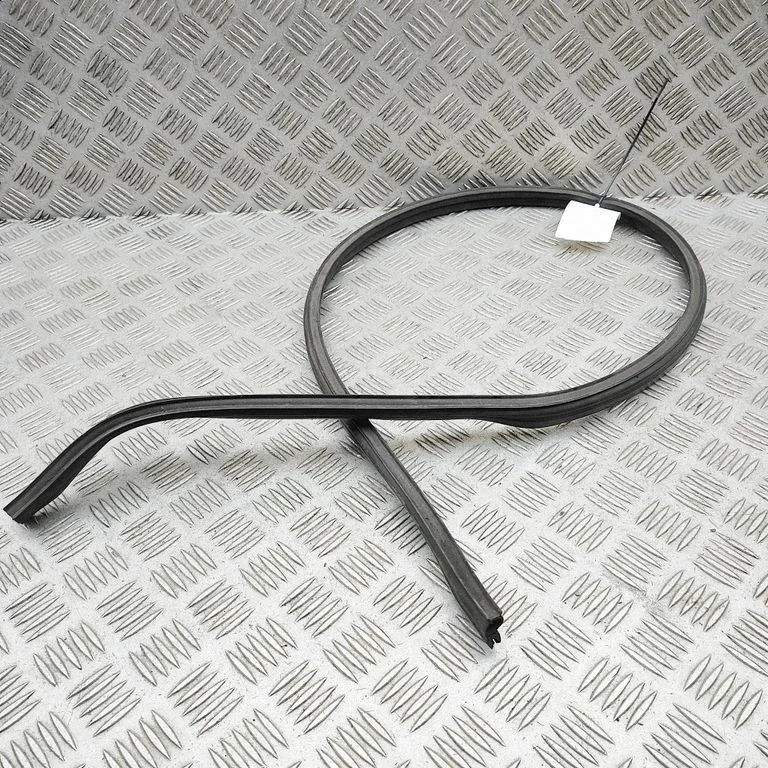 Engine compartment rubber 7H0823737D
