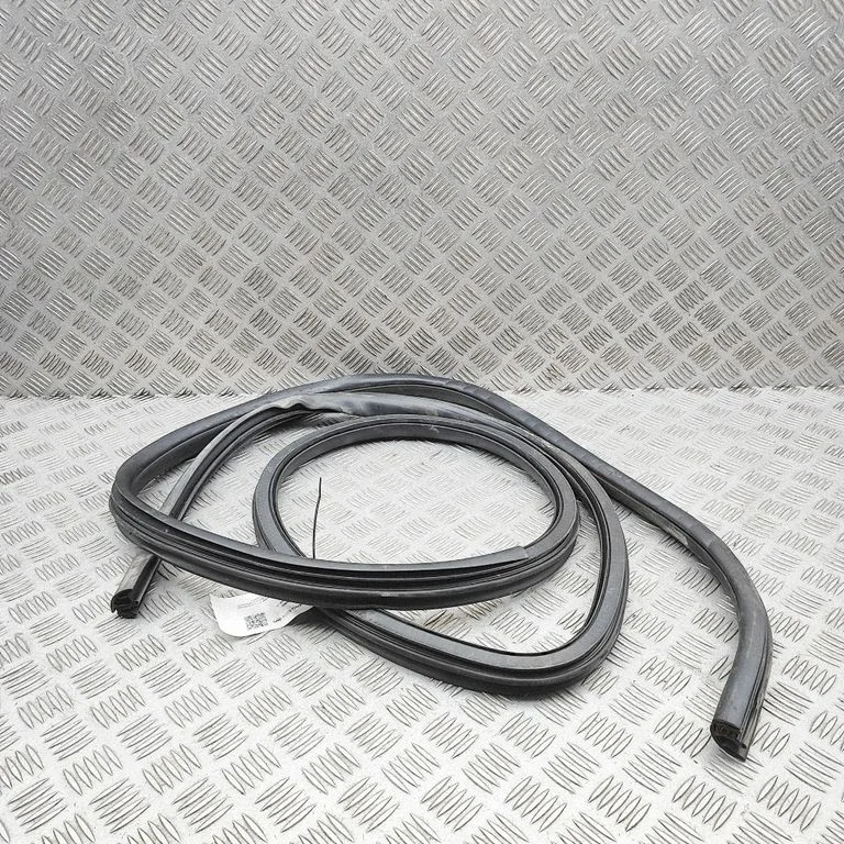 Rubber seal front coupe door 7H0837911L