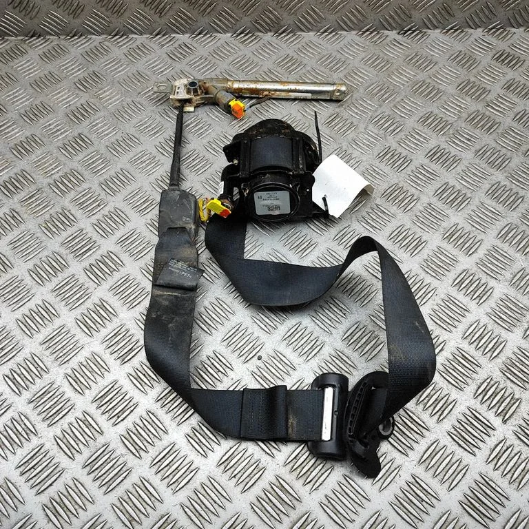 Front seatbelt 6A5811020B