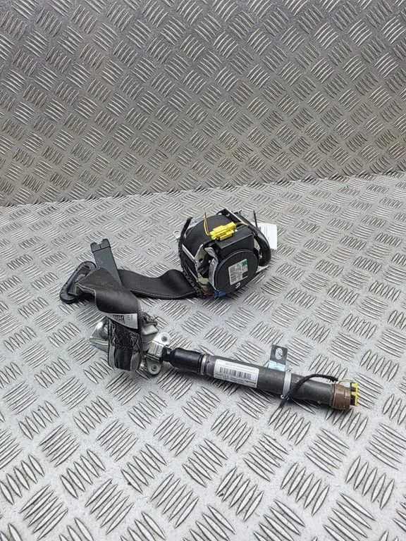 Aizmugurējā drošības josta A2228600685