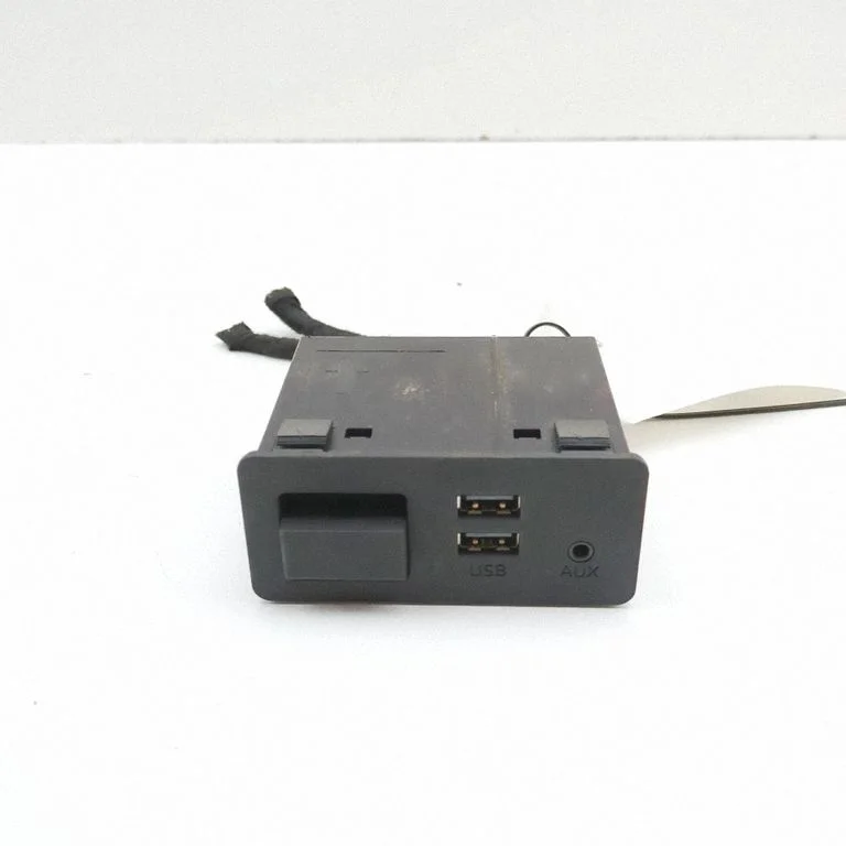 USB socket connector N243669U0
