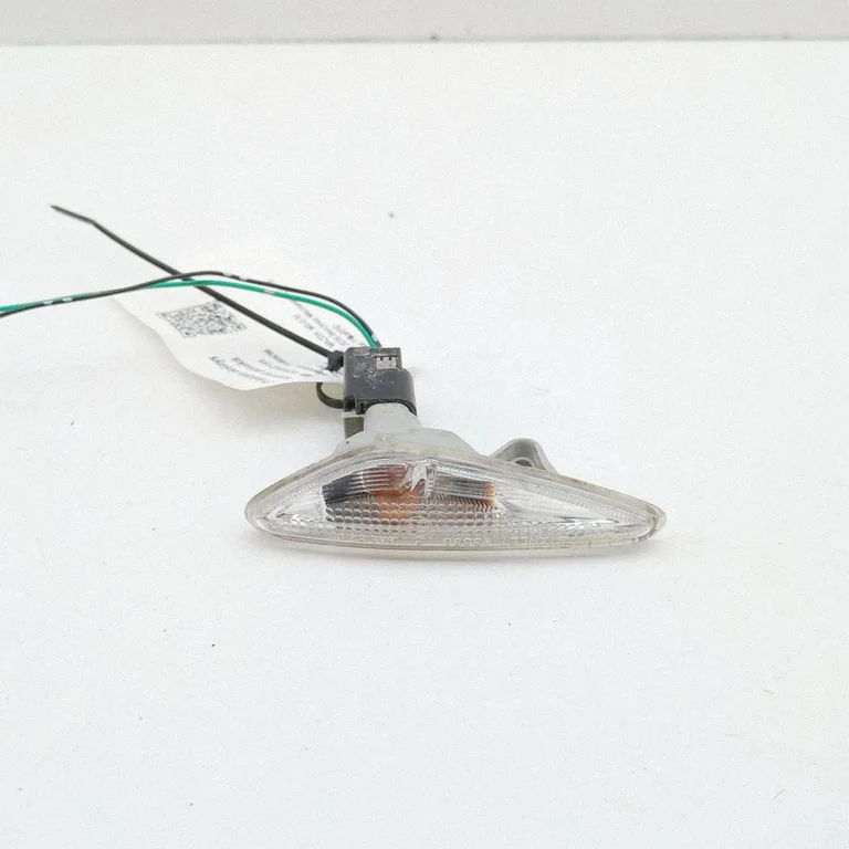 Front fender indicator light N24351120E