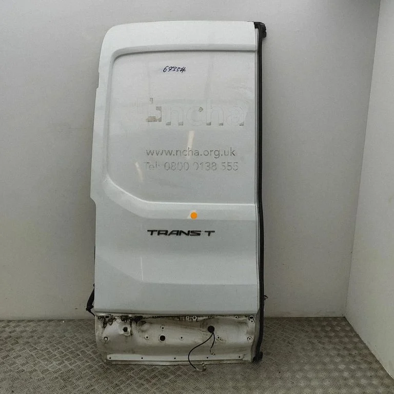 Aizmugurējās durvis PBK31V40011AK
