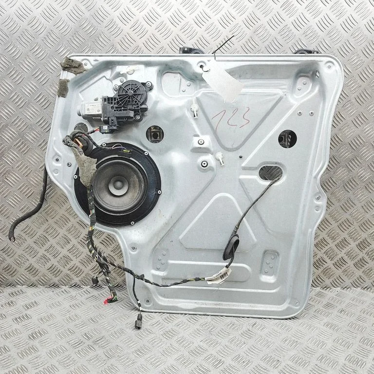 Front door window regulator with motor 7E2837730D