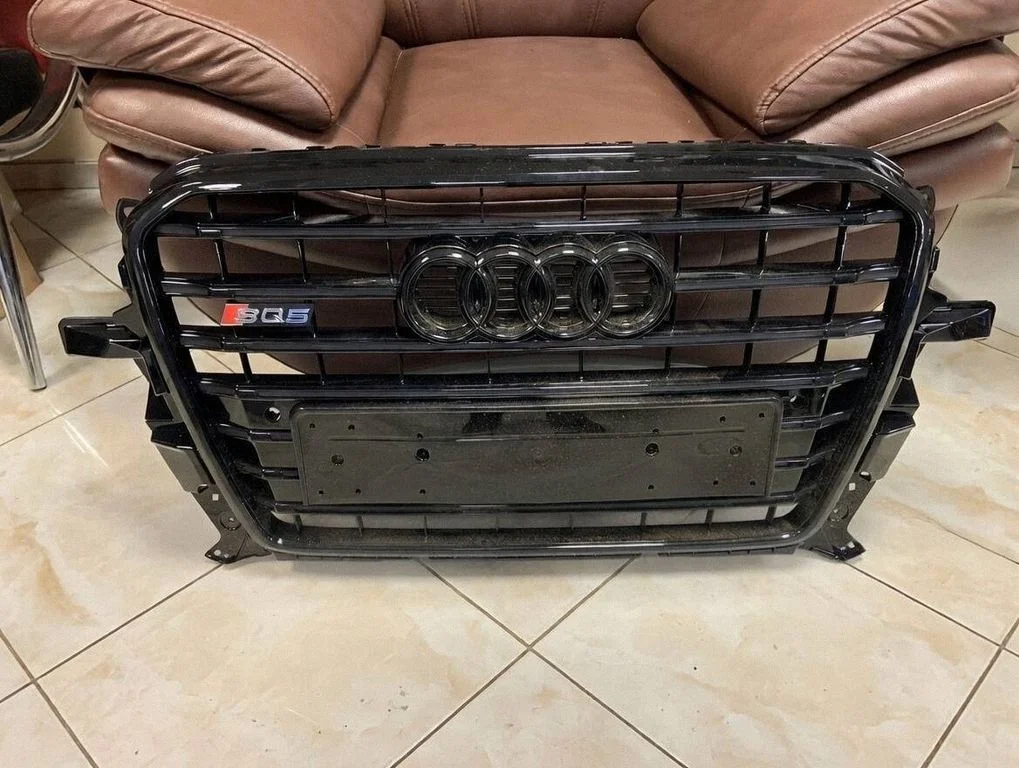 Atrapa górna (grill) – Audi Q5 SQ5 8R (2008-2017)