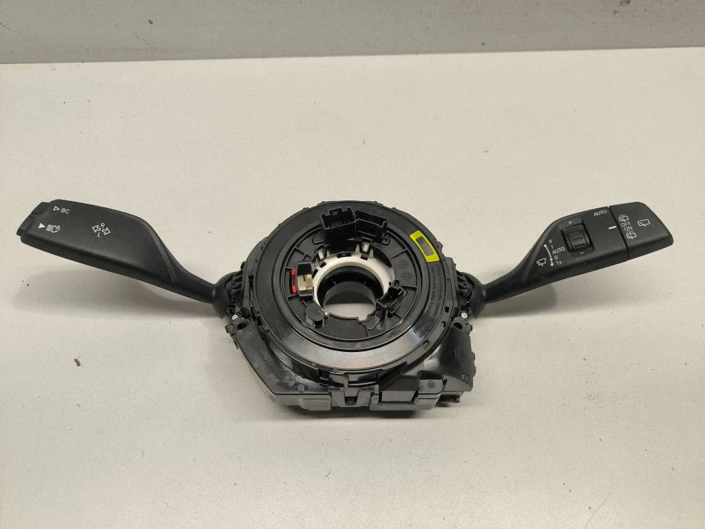 Wiper turn signal indicator stalk/switch 1052878900