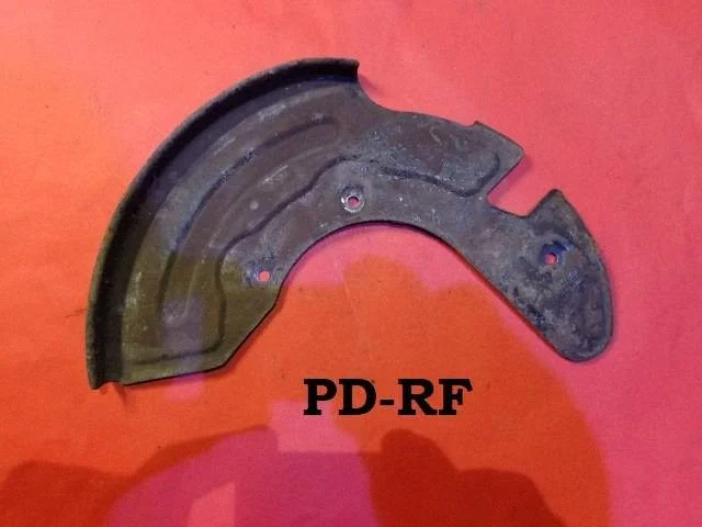 Priekšējā bremžu diska aizsargs 8D040725AB