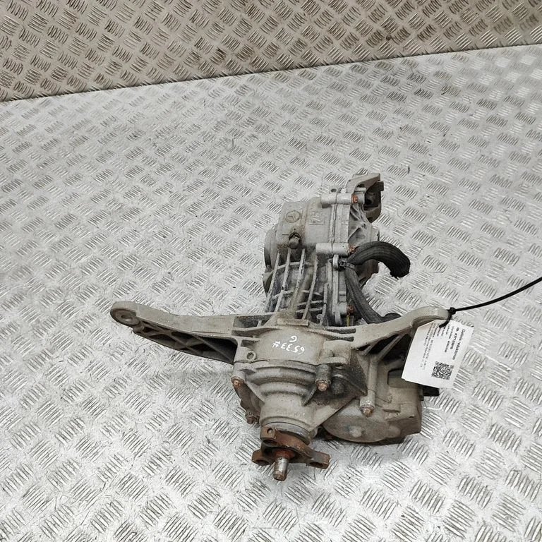 Aizmugurējais reduktors A2473505104