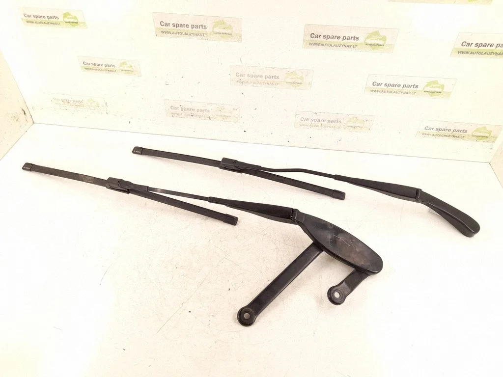 Front wiper blade arm 2058208301 – Mercedes-Benz C-Class W205 (2014-2021)