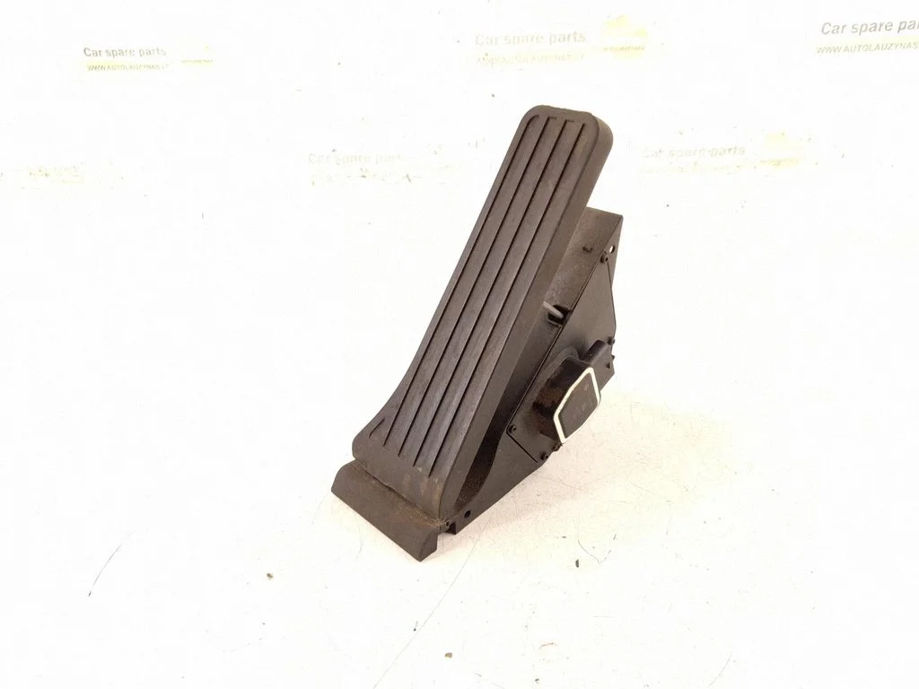Accelerator throttle pedal – Mercedes-Benz C-Class AMG W204 (2007-2014)
