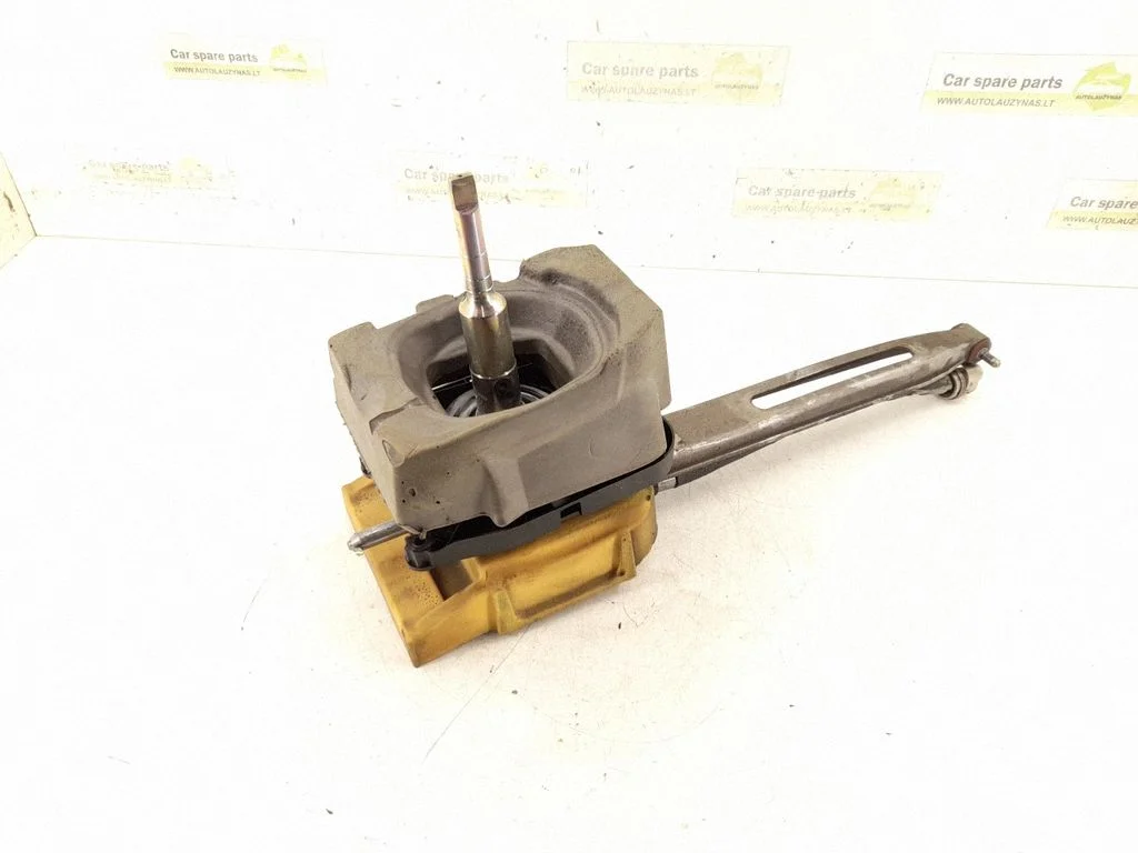 Gear selector mechanism 2042672024