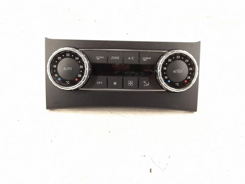 Climate control unit – Mercedes-Benz C-Class AMG W204 (2007-2014)