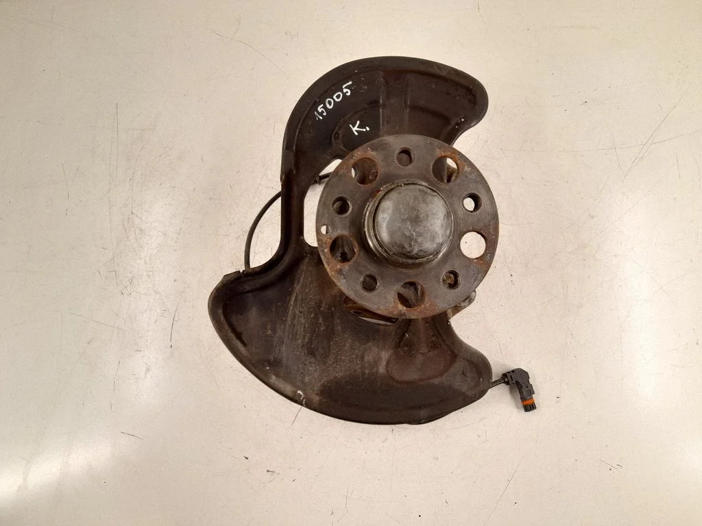 Front wheel hub – Mercedes-Benz C-Class AMG W204 (2007-2014)