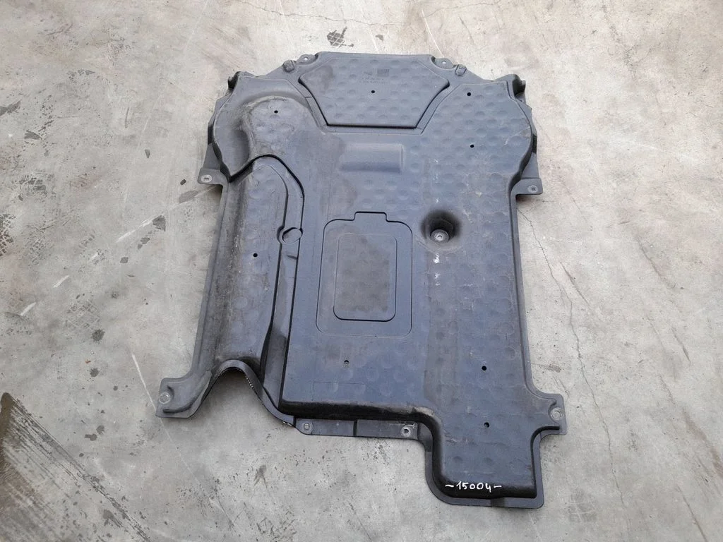 Engine splash shield/under tray – Mercedes-Benz C-Class AMG W204 (2007-2014)