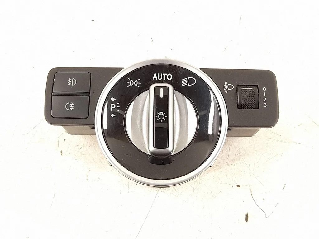 Light switch 2049053003