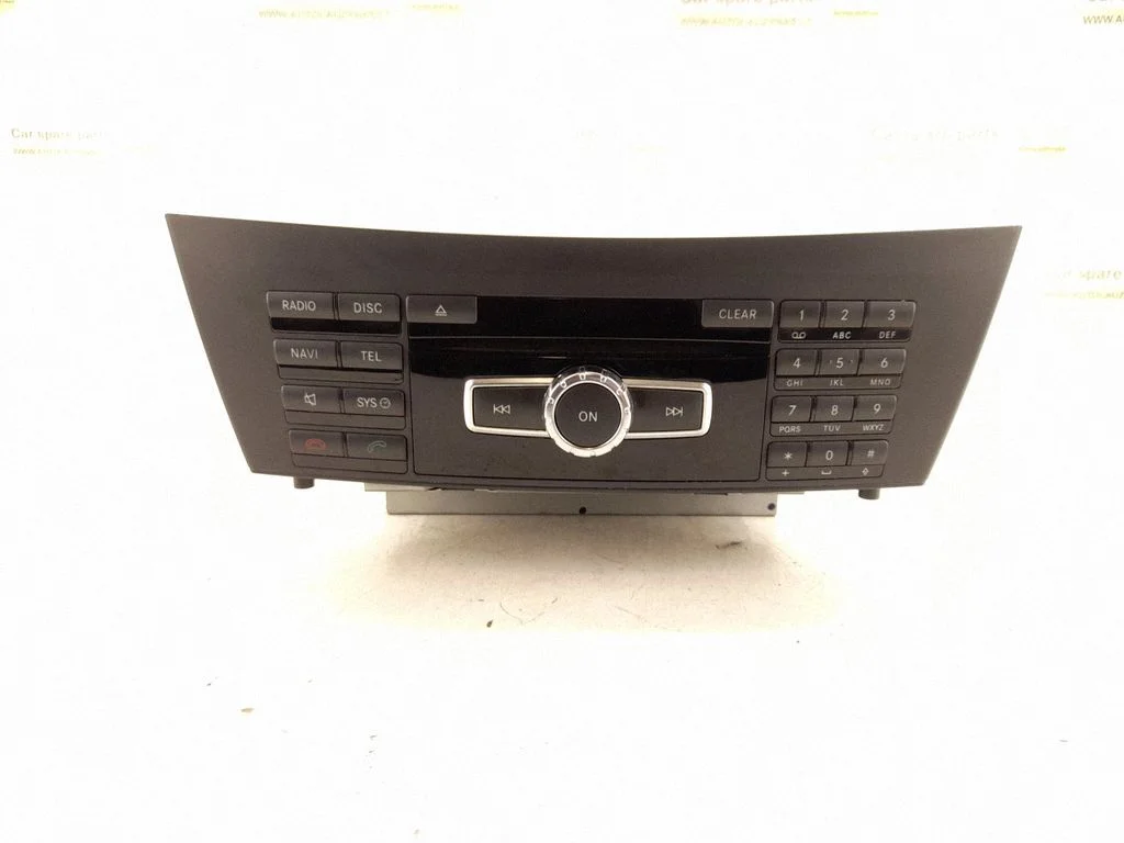 Radio/CD/DVD/GPS head unit – Mercedes-Benz C-Class AMG W204 (2007-2014)