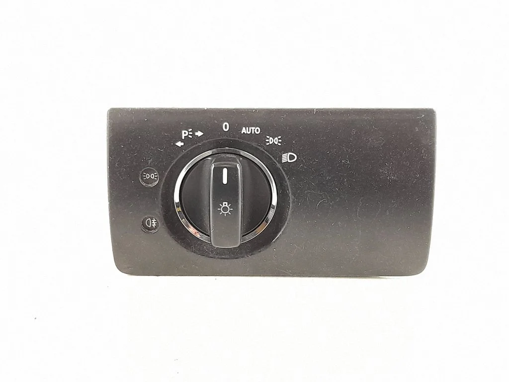 Light switch 1645453504