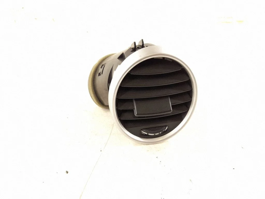 Dashboard side air vent grill/cover trim 1648302054 – Mercedes-Benz ML-Class W164 (2005-2011)