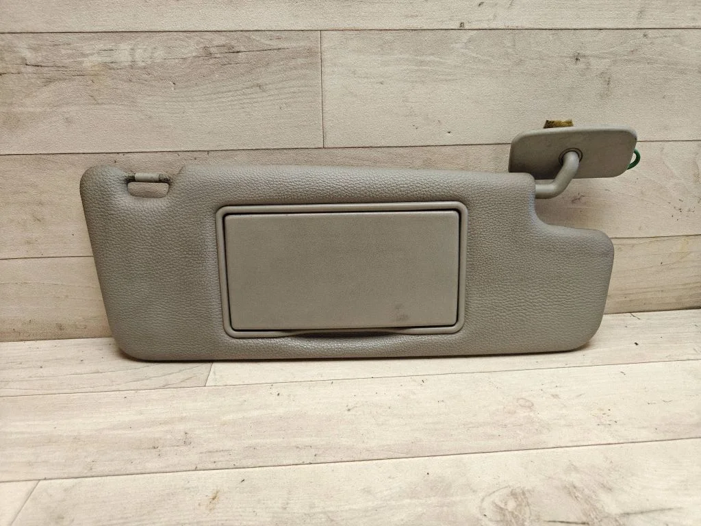 Sun visor – front right