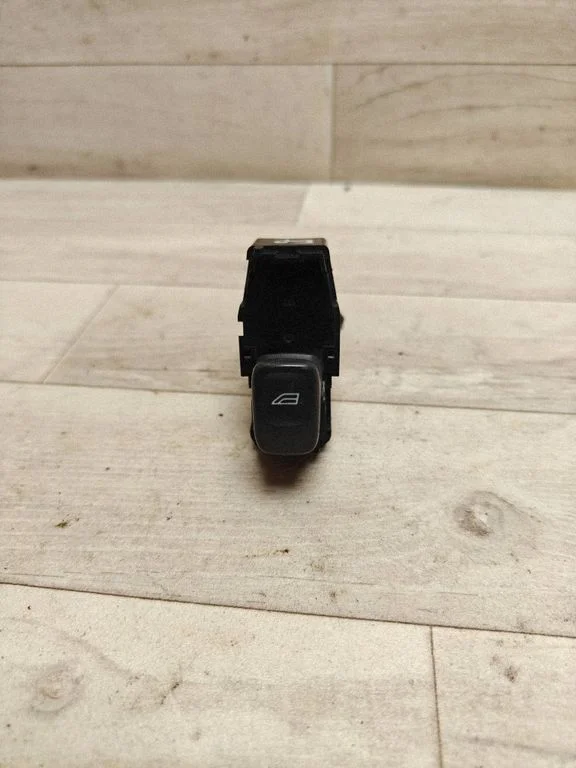 Electric window control switch 9476696