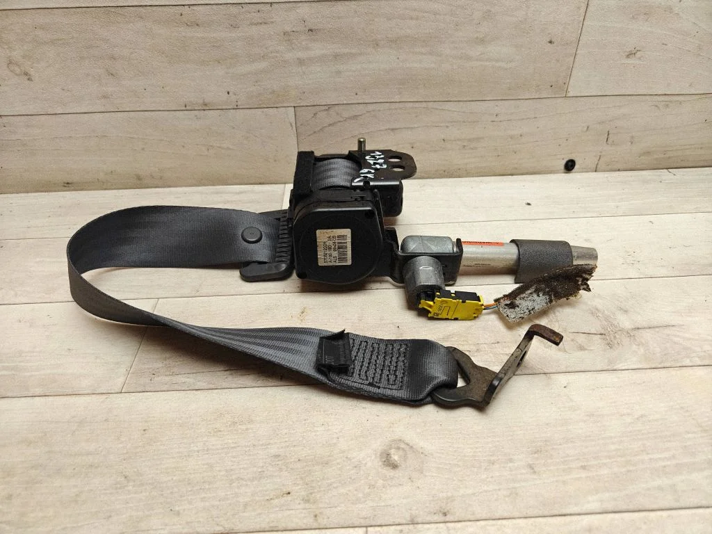 Rear seatbelt 570521200K