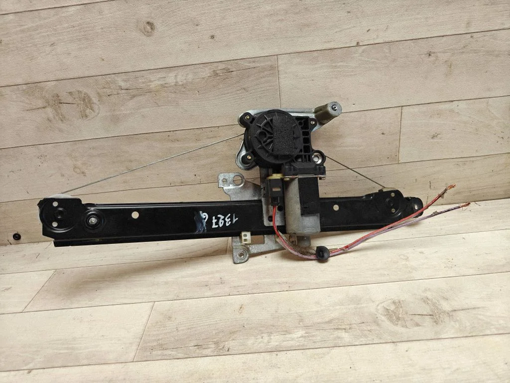 Rear door window regulator with motor – rear right