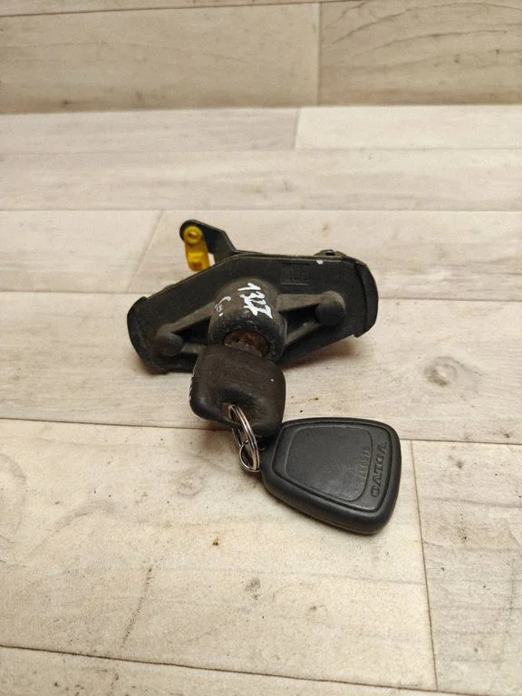 Tailgate exterior lock – Volvo S80 (1999-2003)