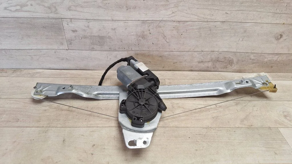 Rear door window regulator with motor 400969F