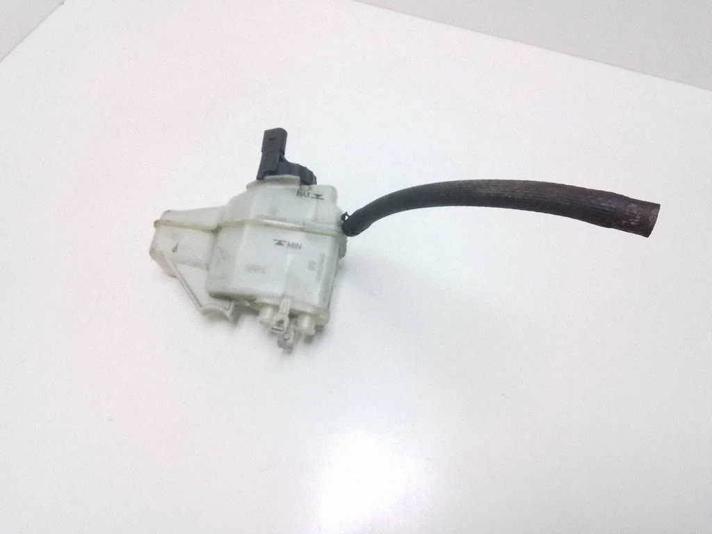 Brake fluid reservoir 1K2611301B