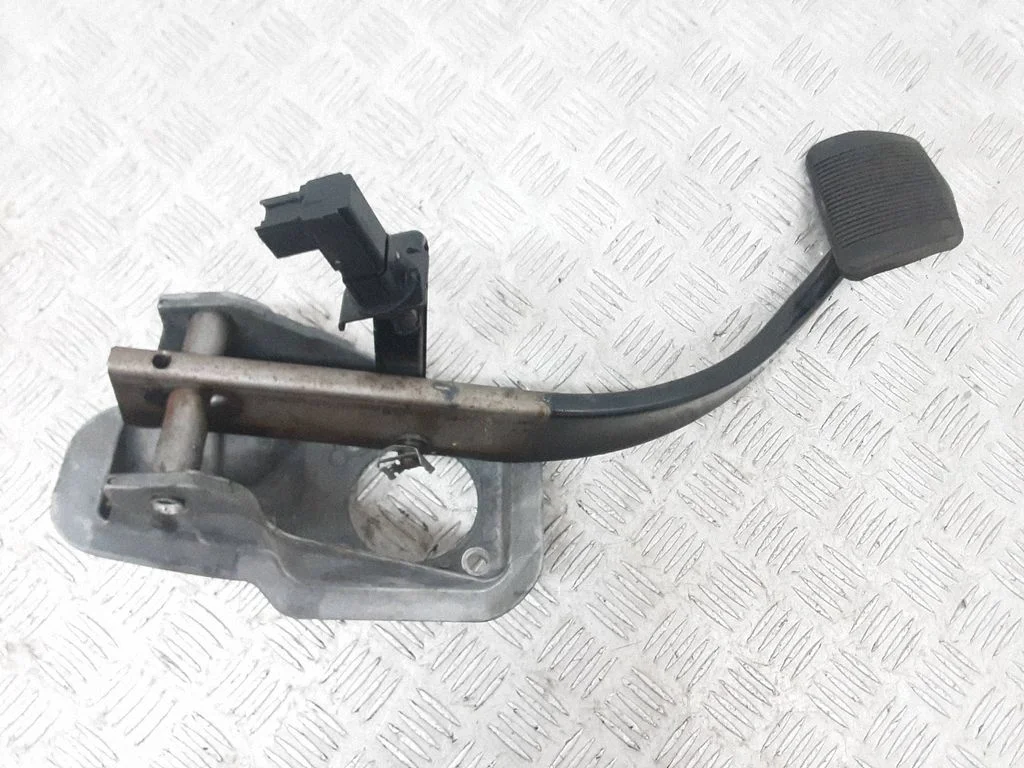 Piduripedaal 68303341AB