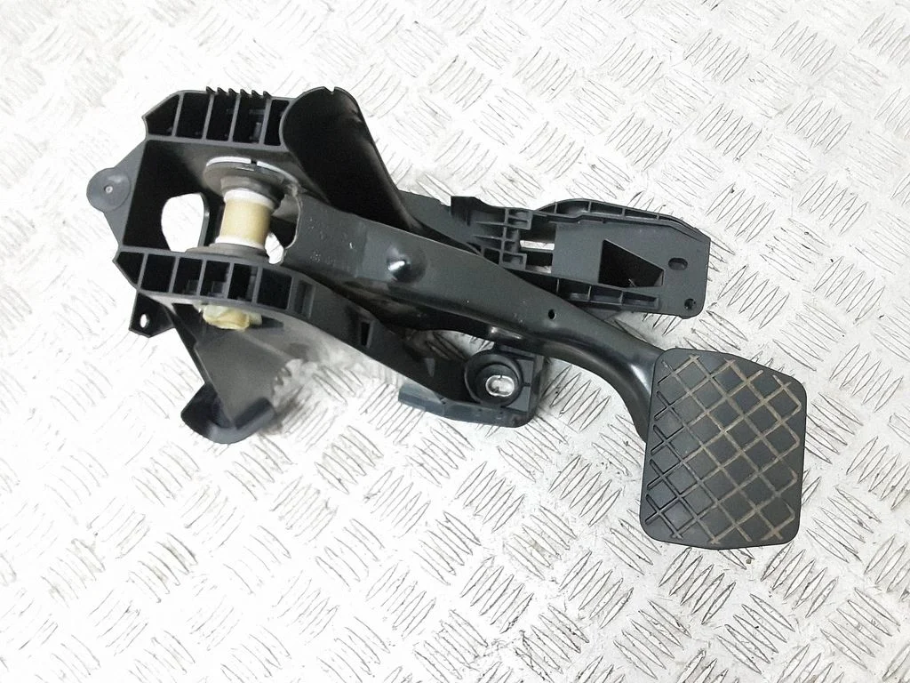 Brake pedal – Volkswagen e-Golf (2014-)