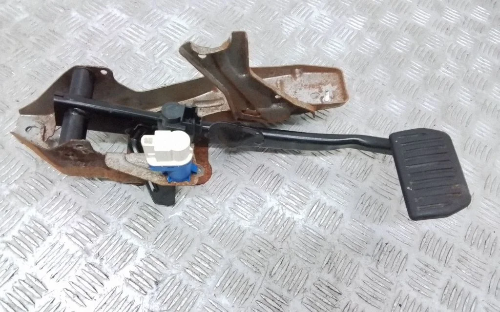 Brake pedal – Volvo XC60 (2009-2013)