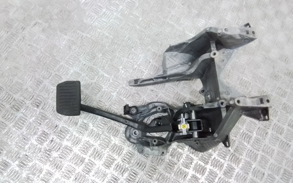 Brake pedal 31489735