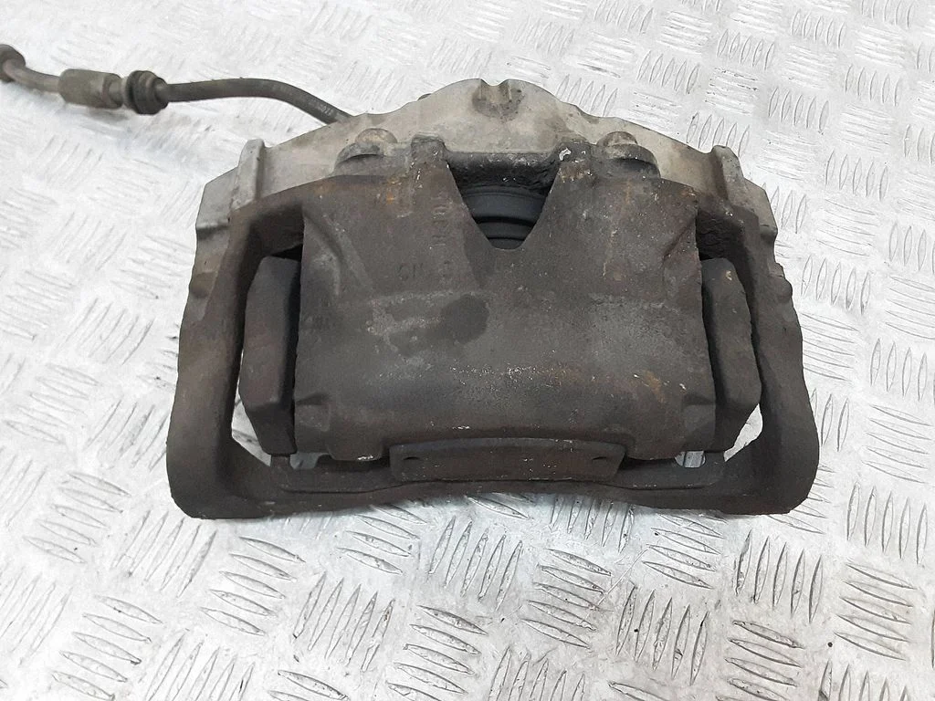 Front brake caliper – front right