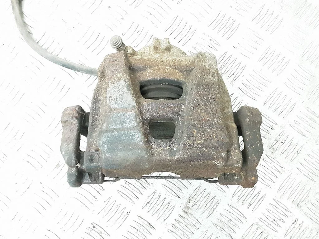 Front brake caliper – front right