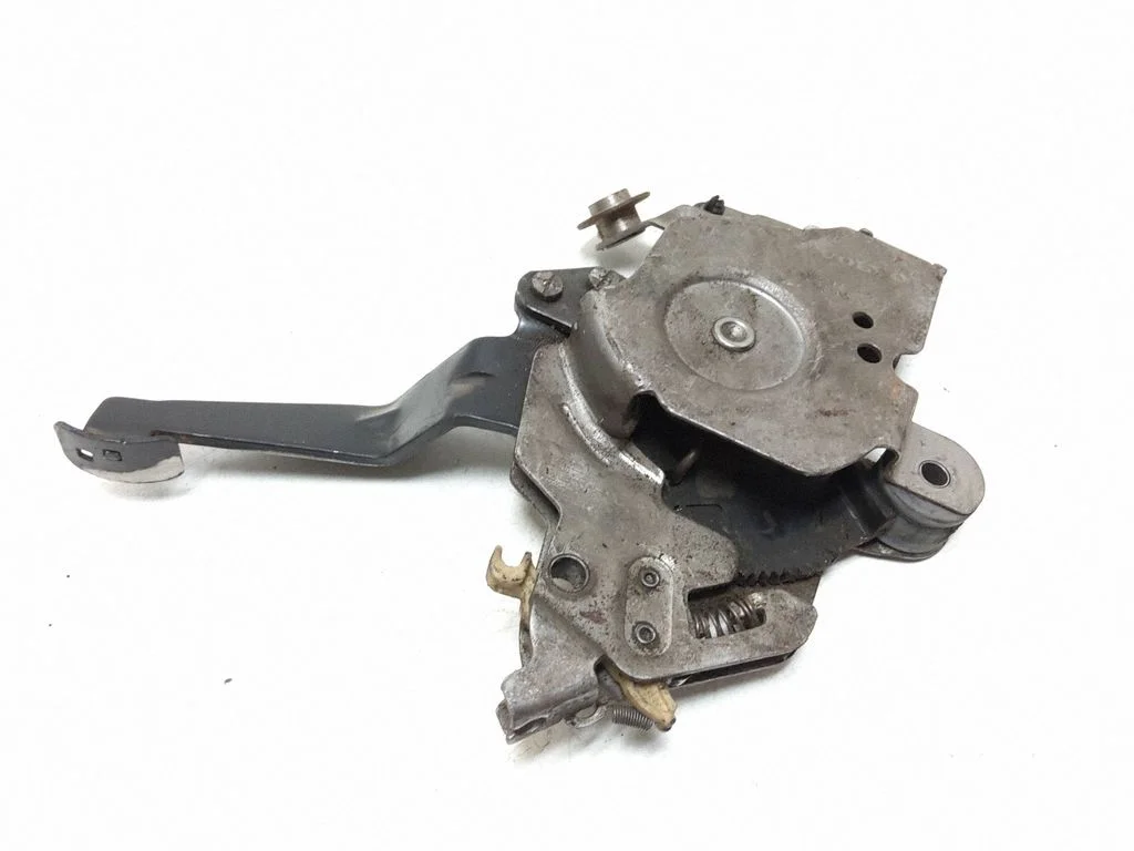 Handbrake/parking brake lever assembly – Volvo XC90 (2007-2014)
