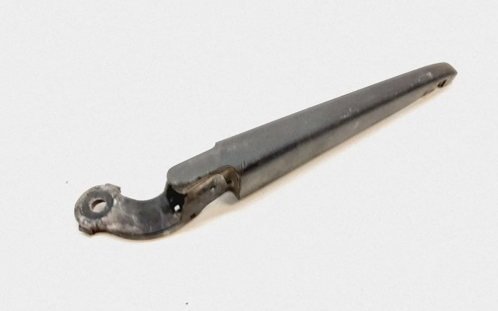 Rear wiper blade arm – Volvo V50 (2004-2007)