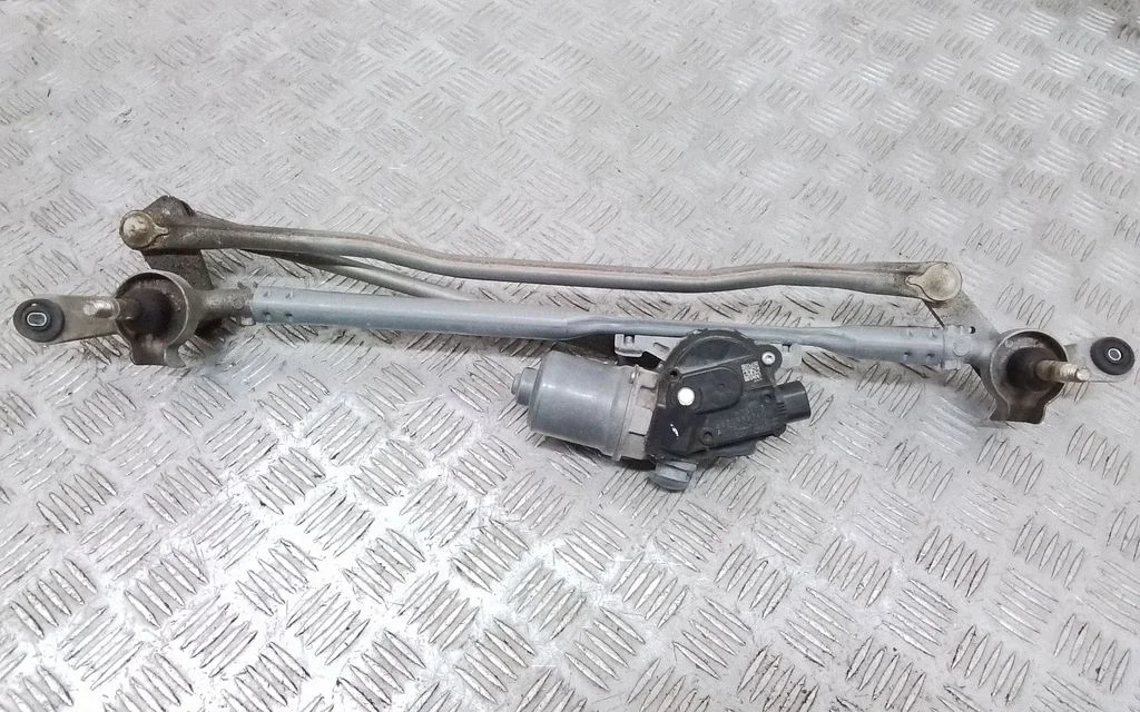 Mechanizm wycieraczek z silniczkiem 68229327AC
