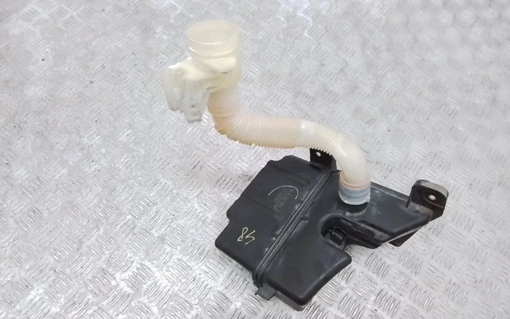 Windshield washer fluid reservoir/tank – Volkswagen Jetta USA (2019-)