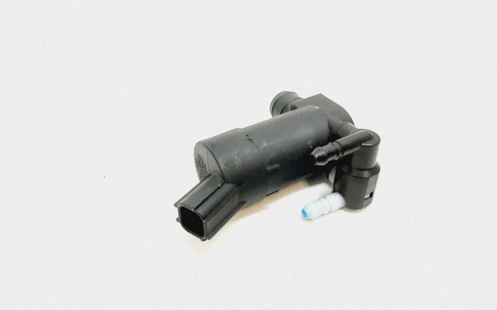 Windscreen/windshield washer pump – Volvo V70 (2008-2013)