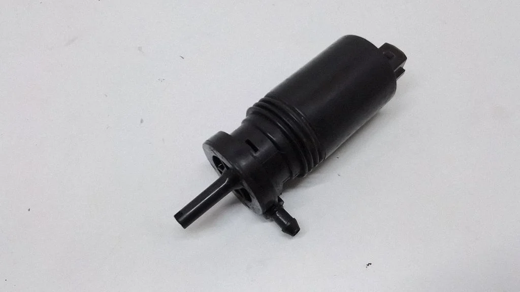 Windscreen/windshield washer pump – Volvo V70 (2008-2013)
