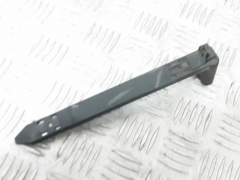 Headlight/headlamp mounting bracket 30763154