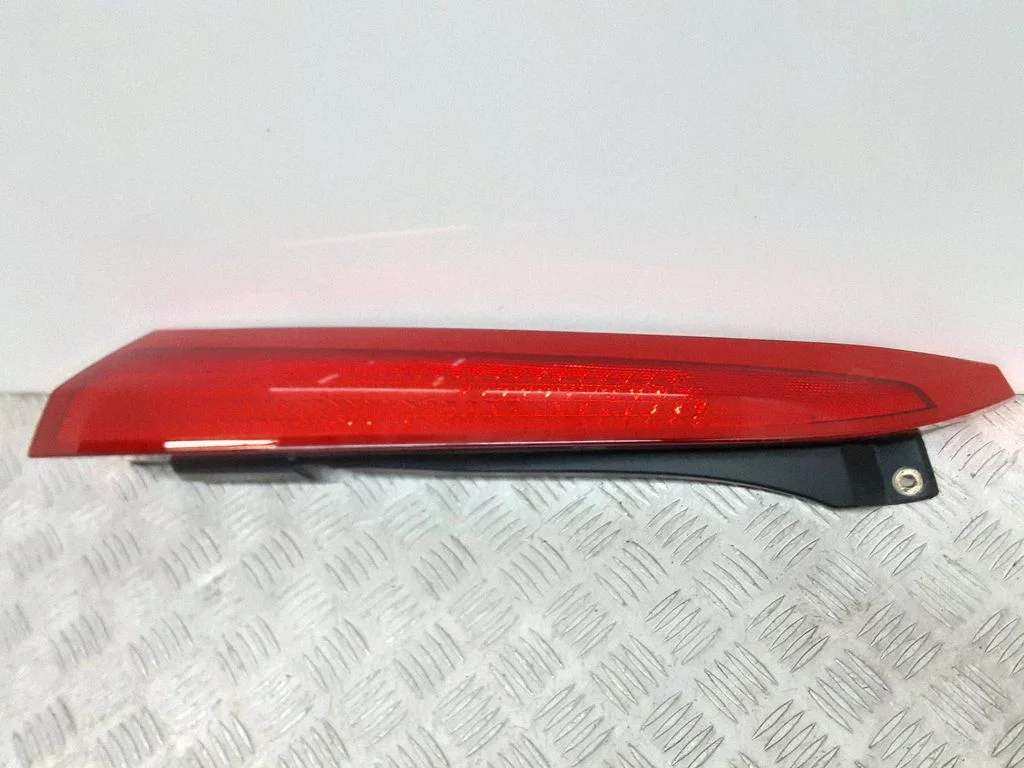 Lampa tylna w błotniku 30698141