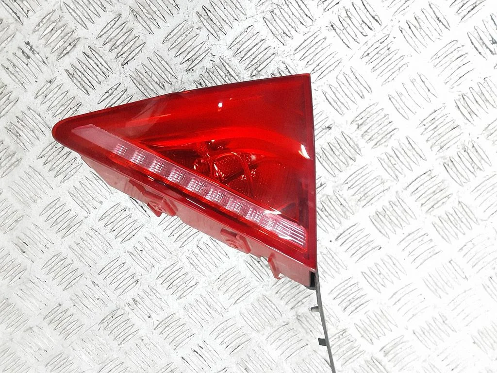 Tailgate rear/tail lights 4G8945093A